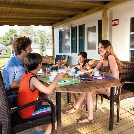 منتجع Villaggio Turistico Internazionale بيبيوني