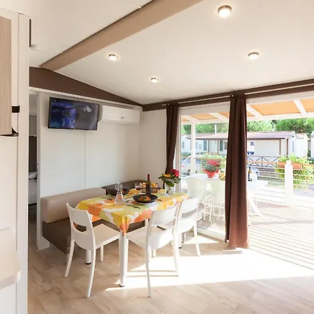 Villaggio Turistico Internazionale 5* بيبيوني