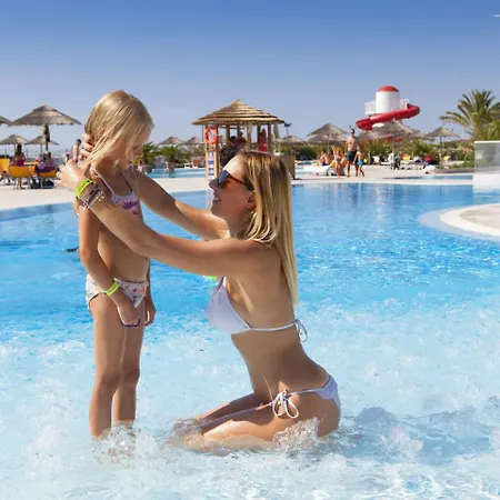 Villaggio Turistico Internazionale بيبيوني