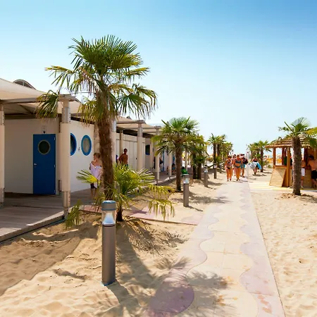 Villaggio Turistico Internazionale 5* بيبيوني