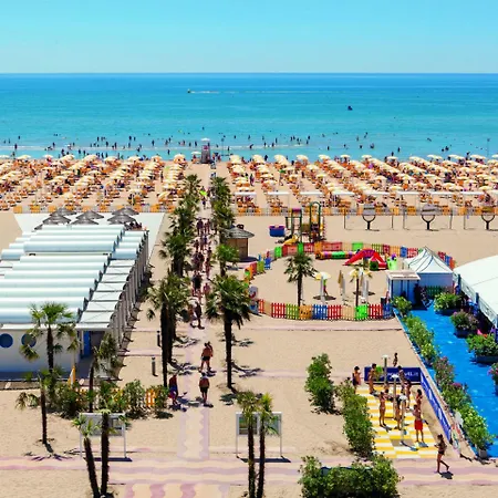 Villaggio Turistico Internazionale 5* بيبيوني